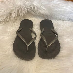 Grey/Silver Havainas